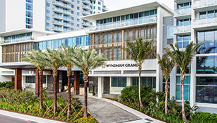 Wyndham Grand Clearwater Beach hotel front